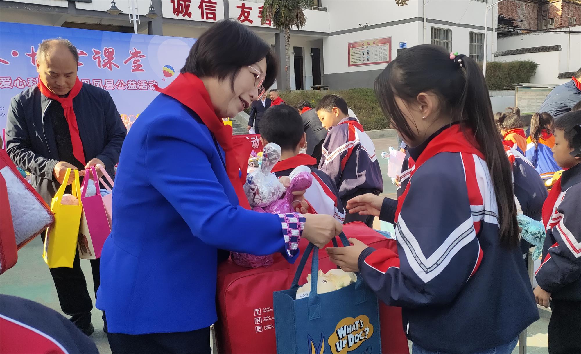 藍曉科技·博士課堂 關愛鄉村兒童愛心科普進校園公益活動圓滿完成