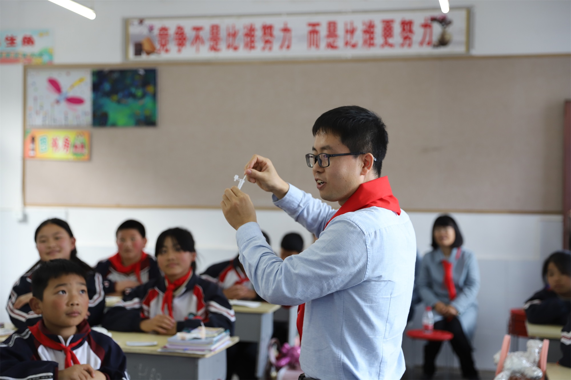 藍曉科技·博士課堂 關愛鄉村兒童愛心科普進校園公益活動圓滿完成